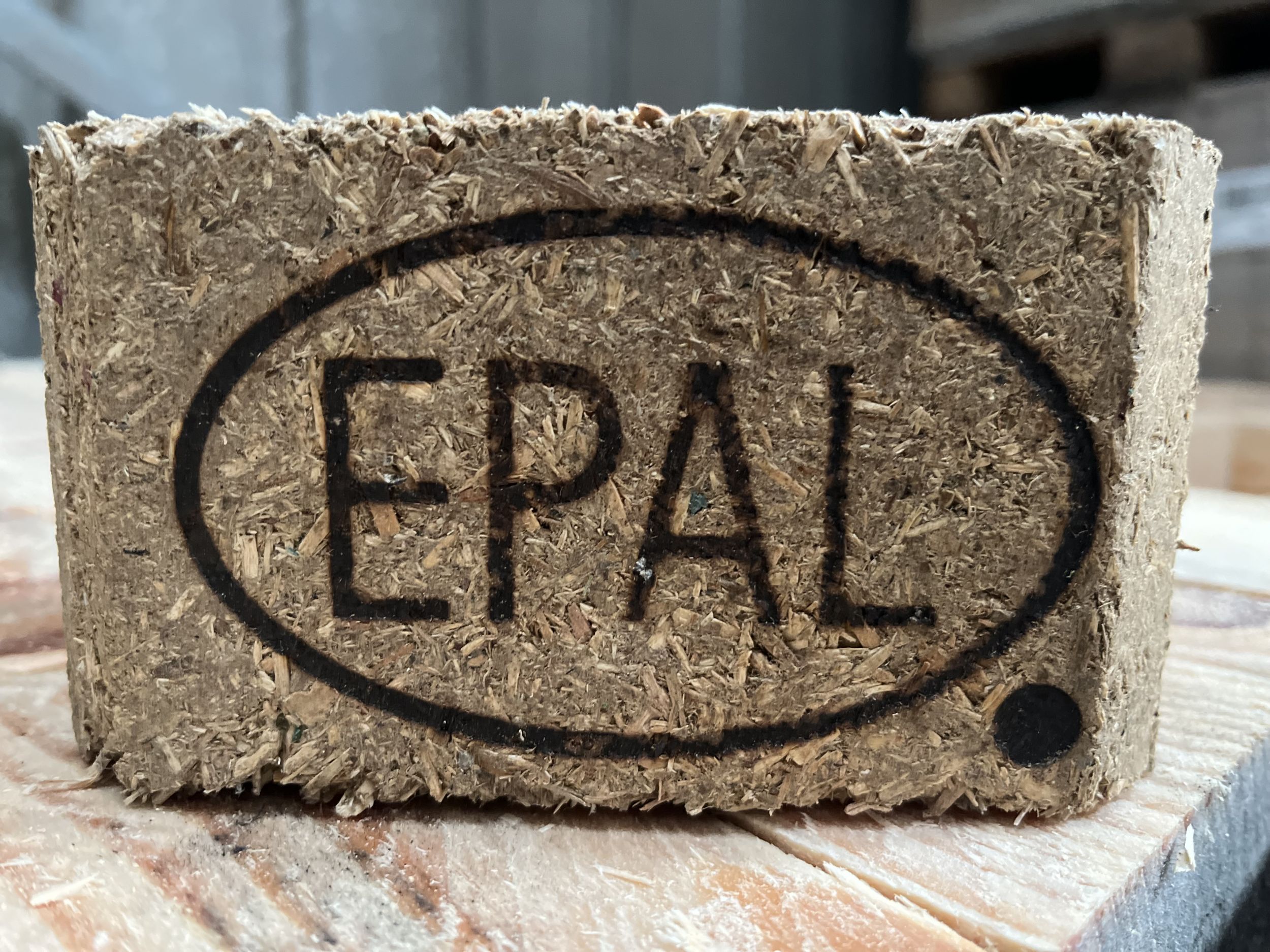 Recyclage et réparation de palettes en bois : faites des économies !